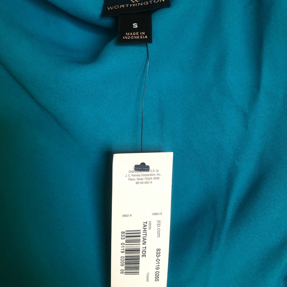 NWT - Sleeveless blouse